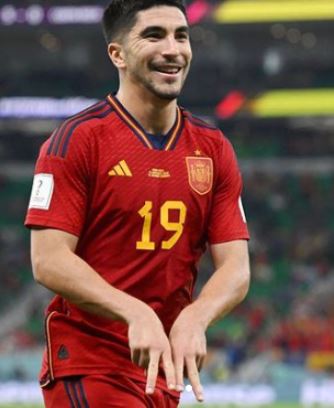 Marta Marchena boyfriend Carlos Soler dedicates his goal to Marchena by drawing M